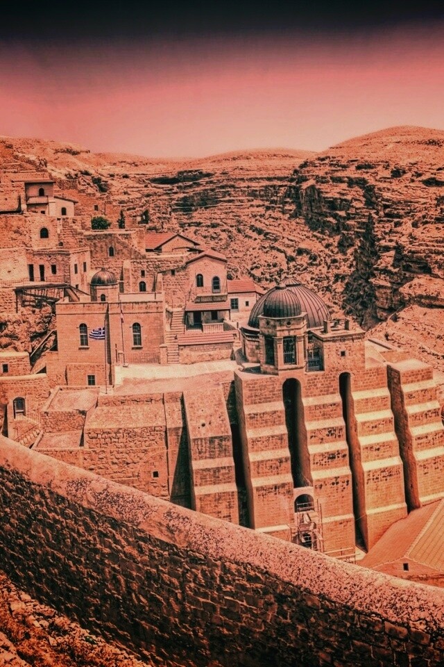 Город среди скал обои