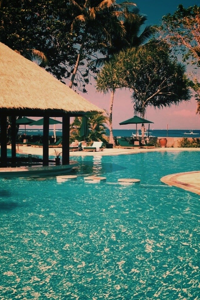 Бассейн отеля обои