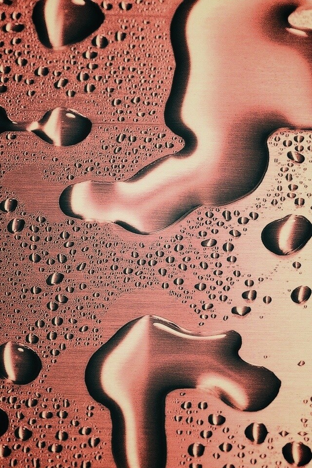 Вода на металлической поверхности обои