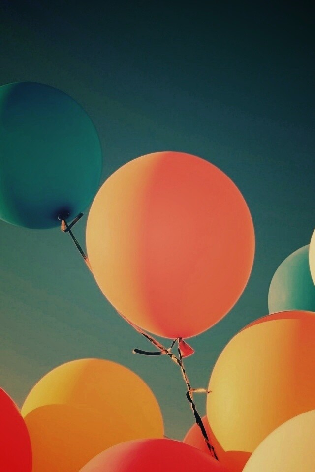 Разноцветные воздушные шарики обои