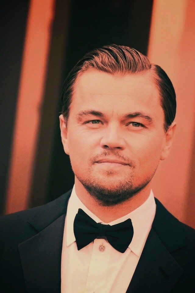 Леонардо Дикаприо в костюме обои