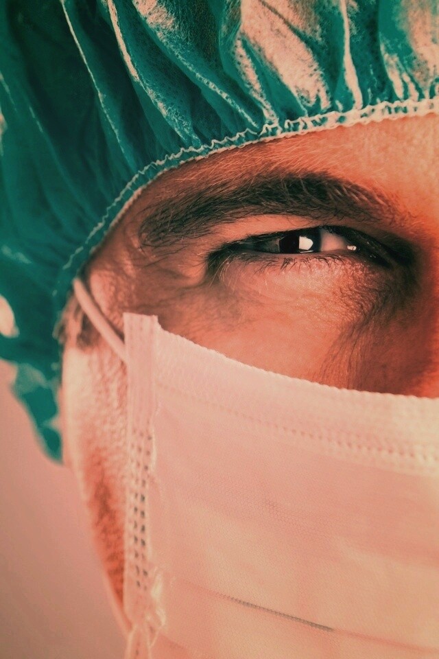 Лицо хирурга обои