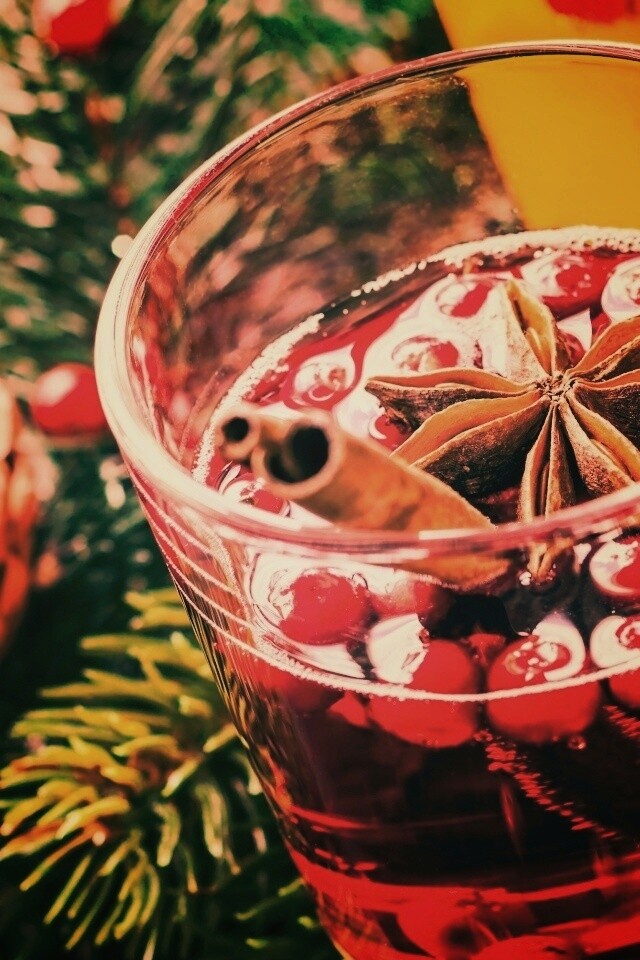 Глинтвейн с палочкой корицы обои