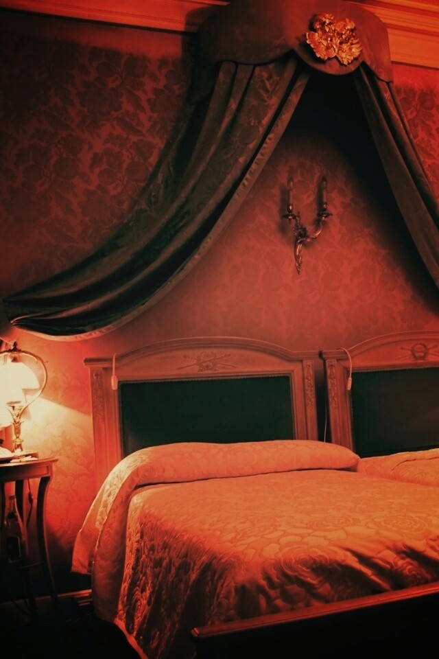 Спальня обои