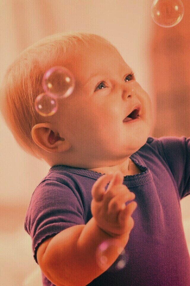 Игра с мыльными пузырями обои