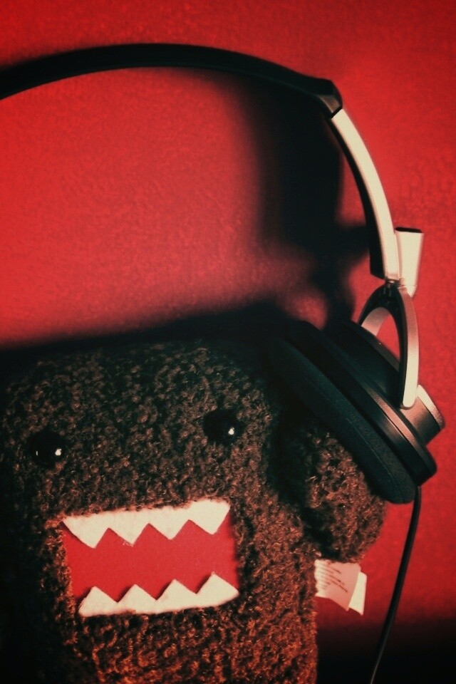 Демокун в наушниках обои