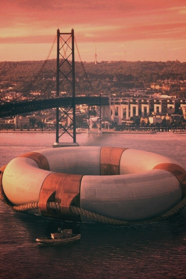 Огромный спасательный круг обои