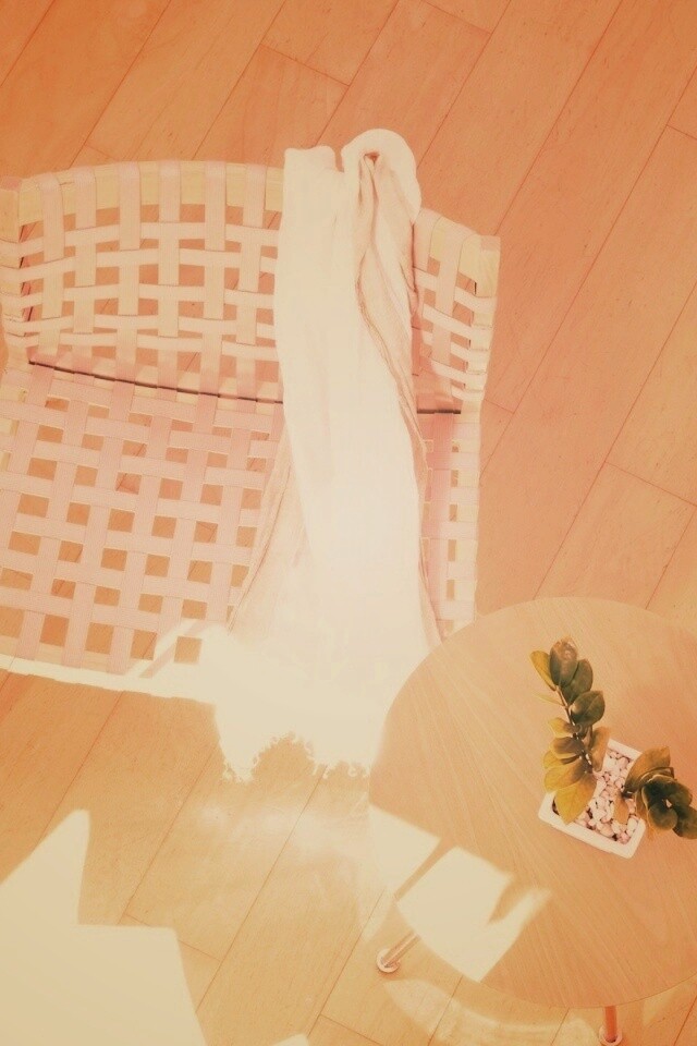 Отдых на плетенном кресле обои