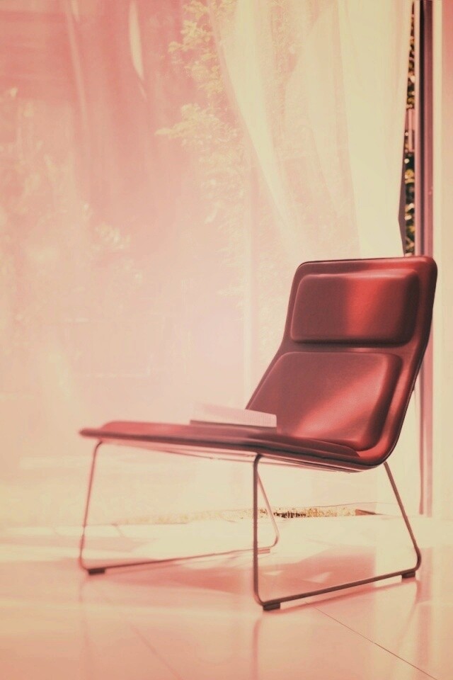 Стул перед занавеской обои