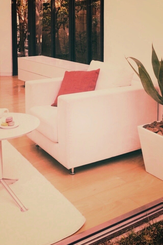 Белое кресло обои