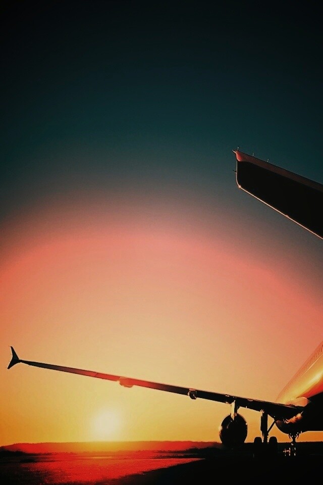 Самолет на закате обои