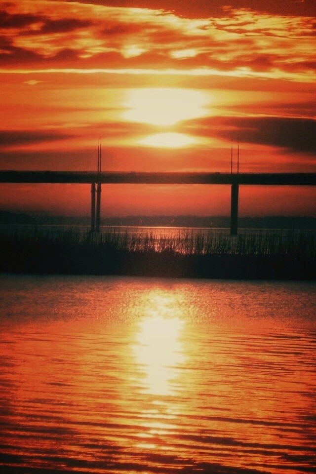 Мост на фоне заката обои