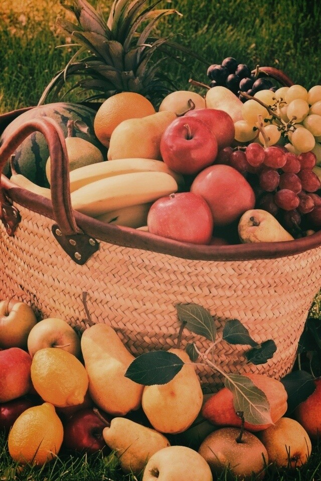 Корзина с фруктами обои