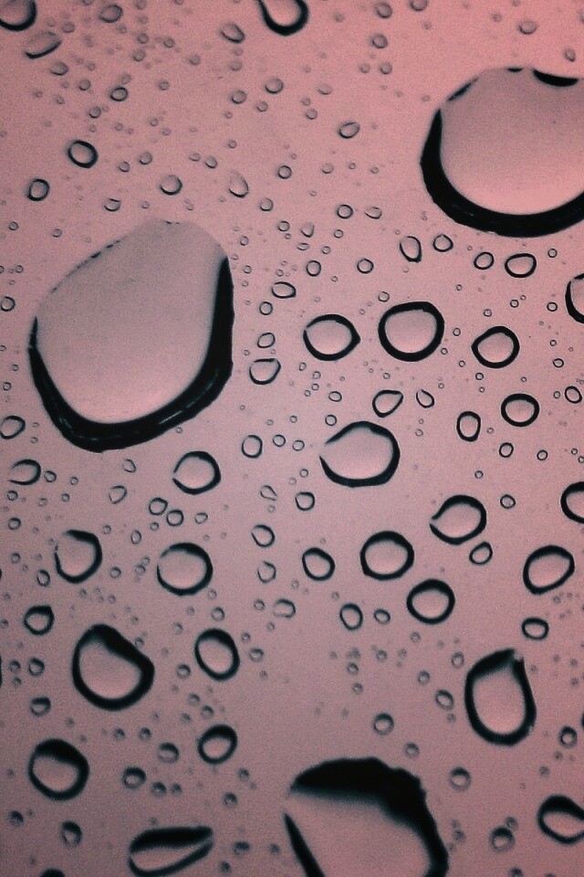 Капли воды на синем стекле обои