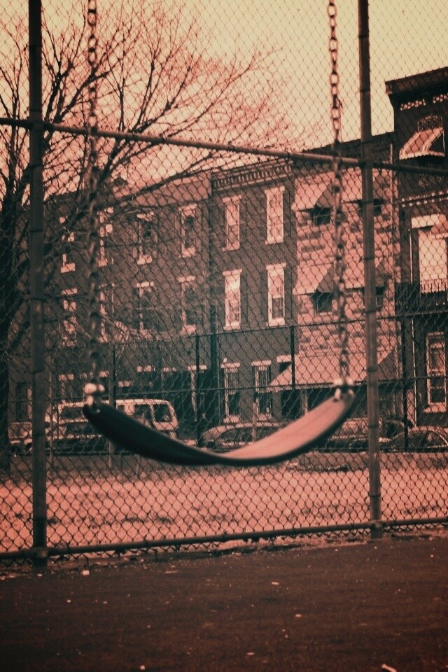 Пустые качели обои