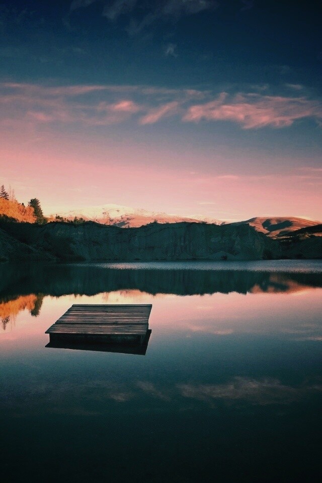 Уединенное озеро обои