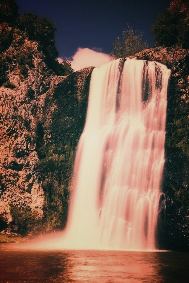 Скалистый водопад обои