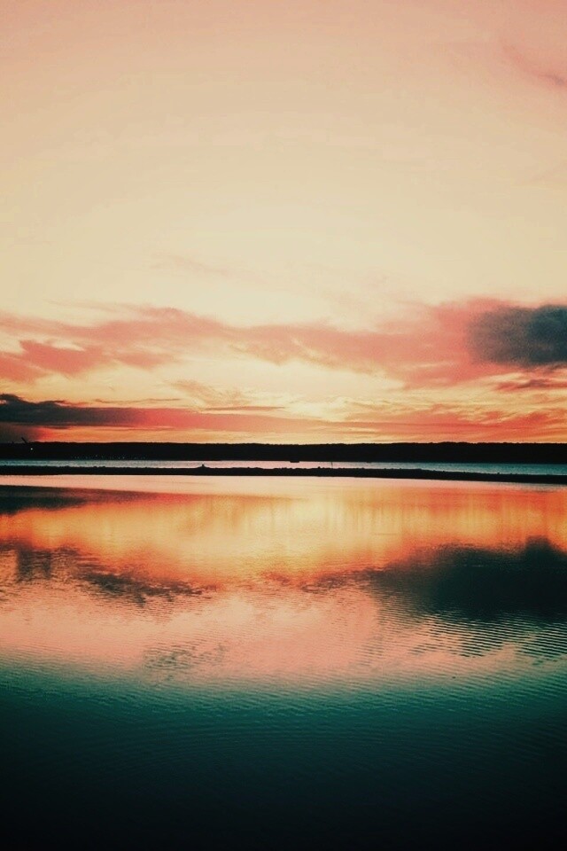 Закат над озером обои