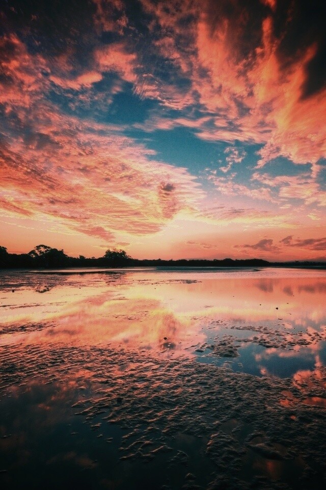Дивный закат на озере обои