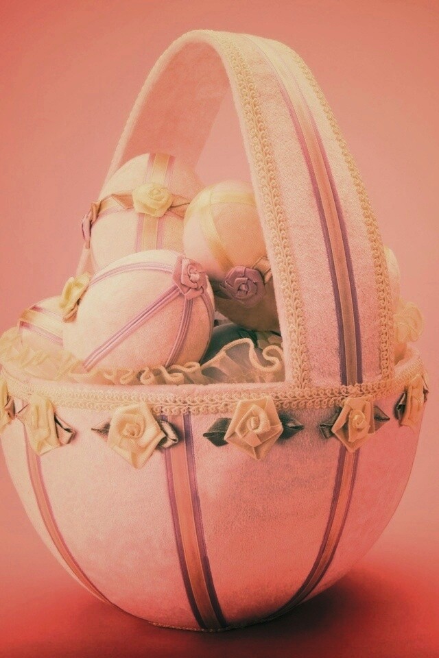 Пасхальная корзина с яйцами обои