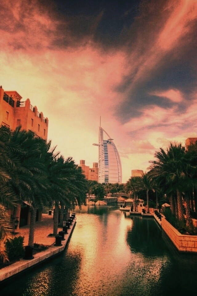 Вид на гостиницу Бурдж Аль Араб в Дубае обои