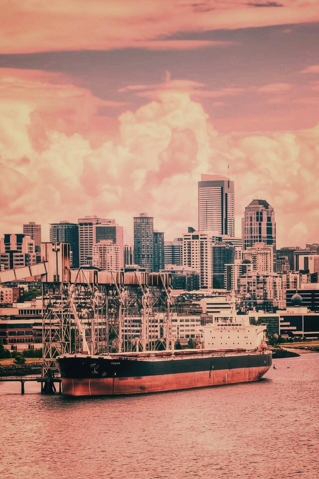 Баржа в ожидании отплытия обои