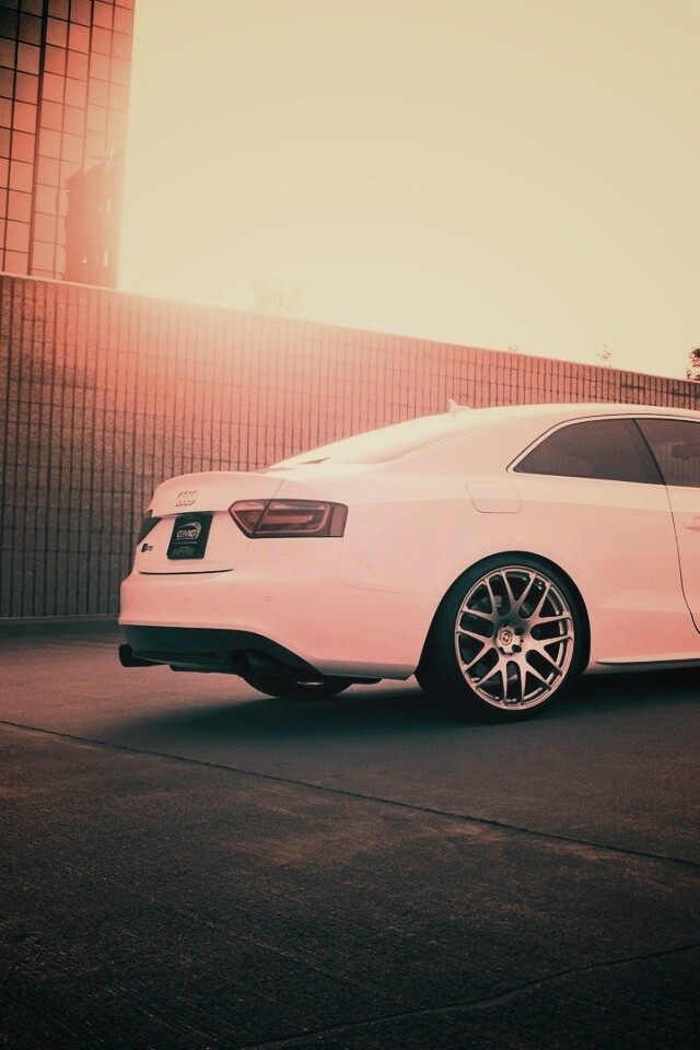 Ауди на парковке обои