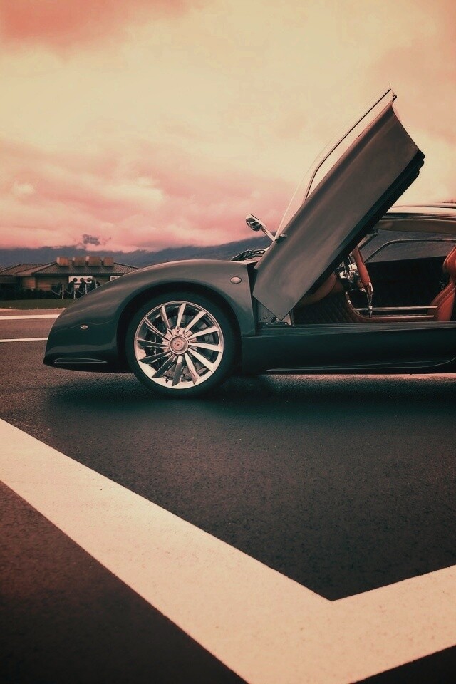 Spyker C12 на аэродроме обои