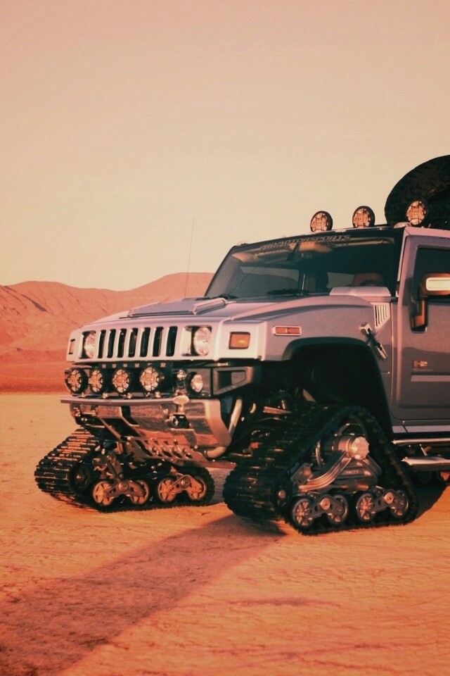 Hammer на гусеницах обои