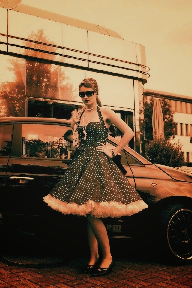 Fiat 500 и девушка обои