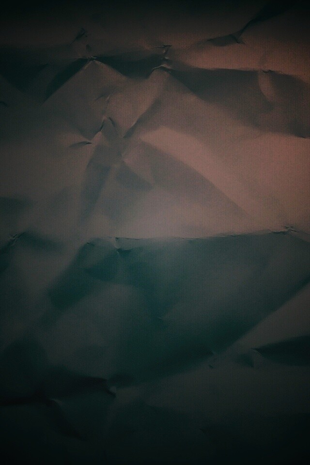 Темная мятая бумага обои