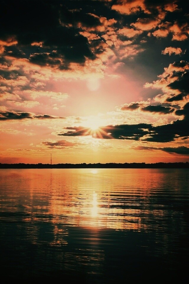 Закат над озером обои
