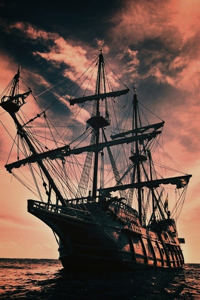Галеон в море обои