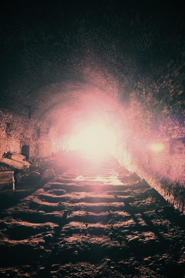 Захламленный тоннель обои