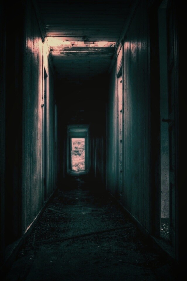 Страшный коридор обои