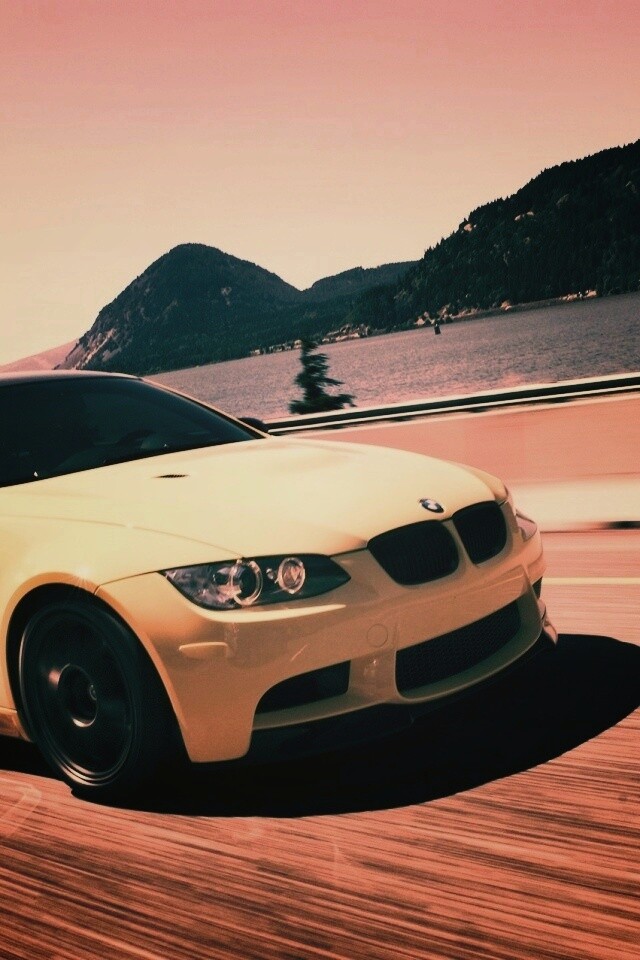 Желтый BMW обои