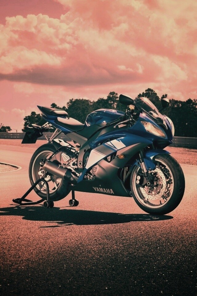 Yamaha R6 на трассе обои