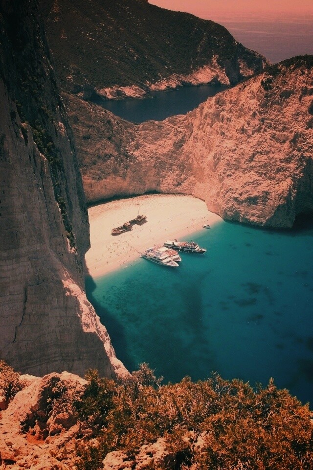 Яхты в бухте обои