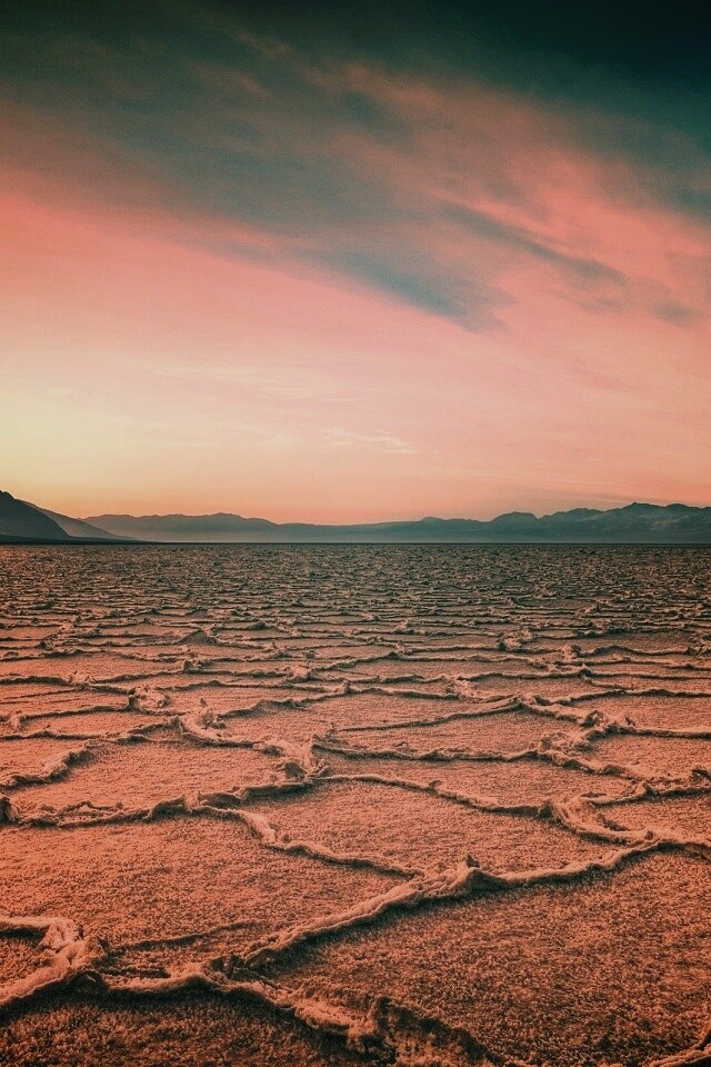 Высохшее пустынное озеро обои