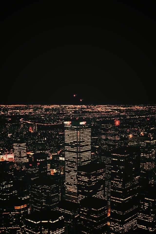 Вид на здания ночного города обои