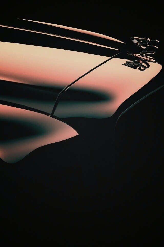 Капот чёрного авто обои