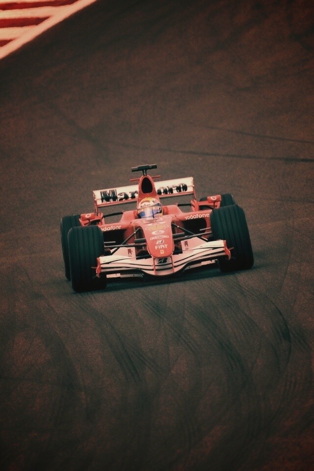 Болид на тарссе обои