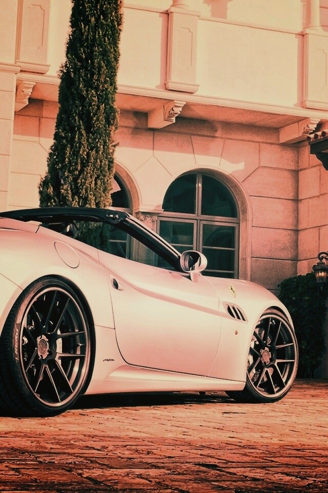 Ferarri у особняка обои