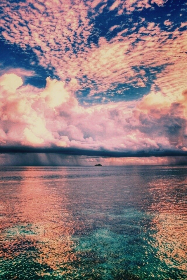 Тучи над морем обои