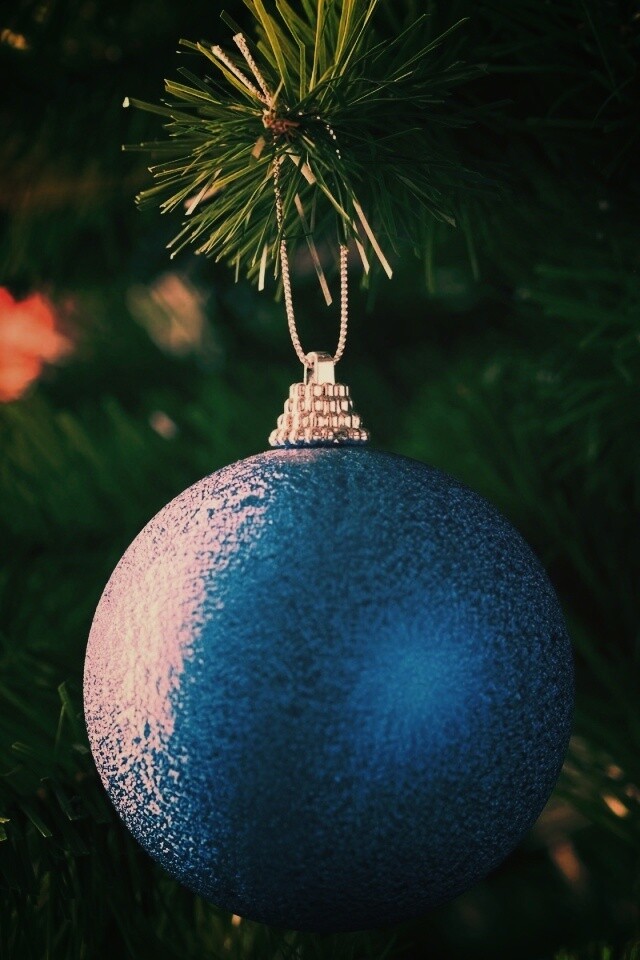 Шары на ёлке обои