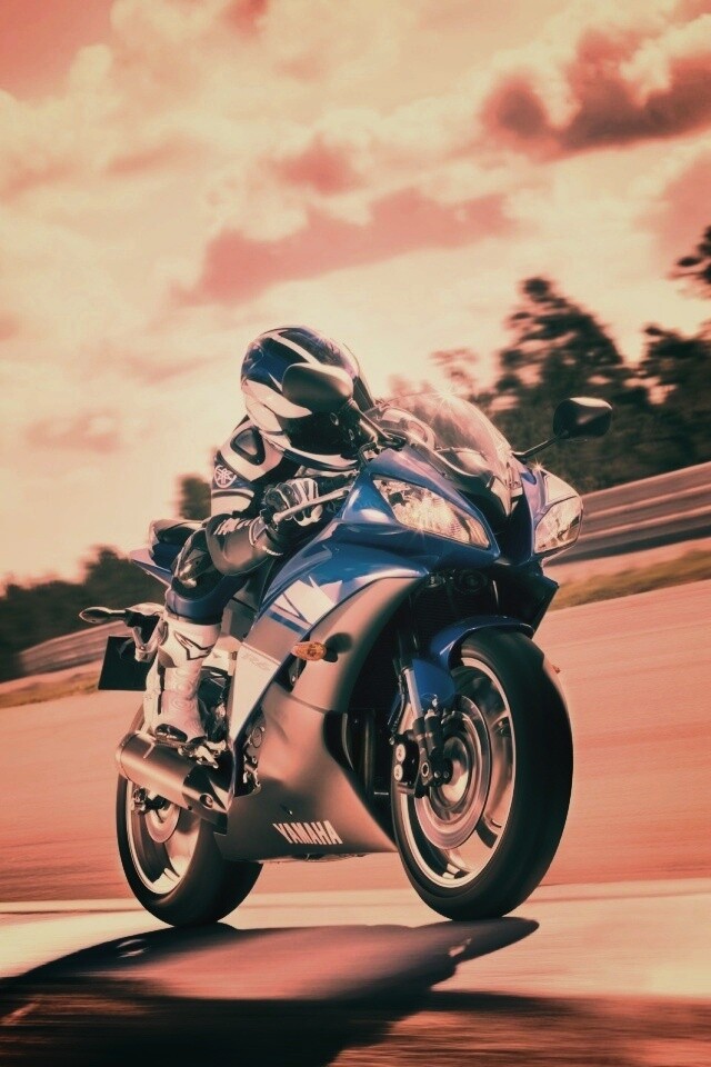 Мотоциклист на треке обои