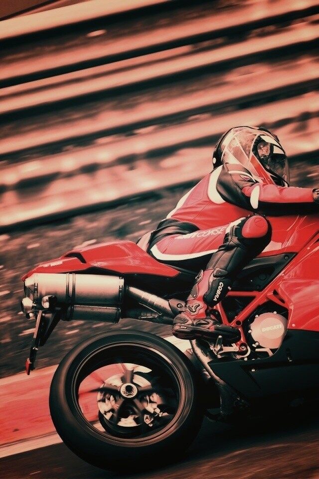 Красный мотоцикл обои