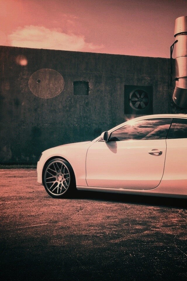 Белый автомобиль обои