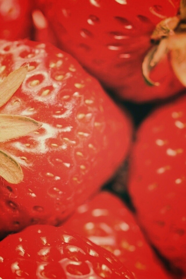 Сочная клубничка обои