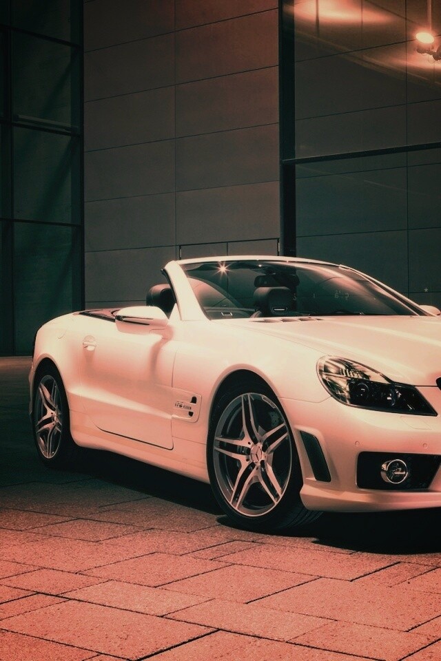 Белый мерседес с открытым верхом обои